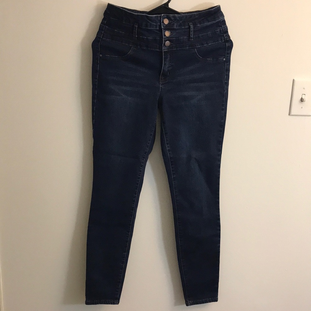 High-Waisted Jeans